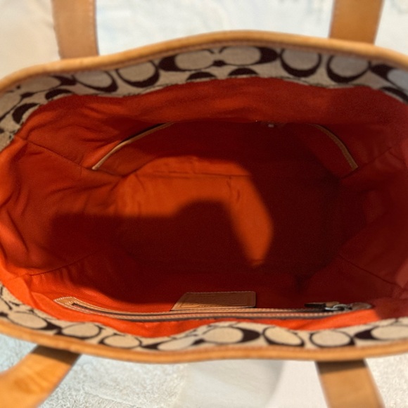 Vintage Coach Tote bag with signature C's. - Picture 9 of 9